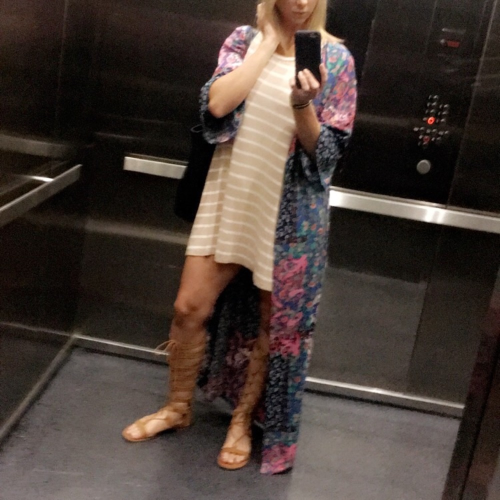 Multi colored kimono duster size med but fitssmall